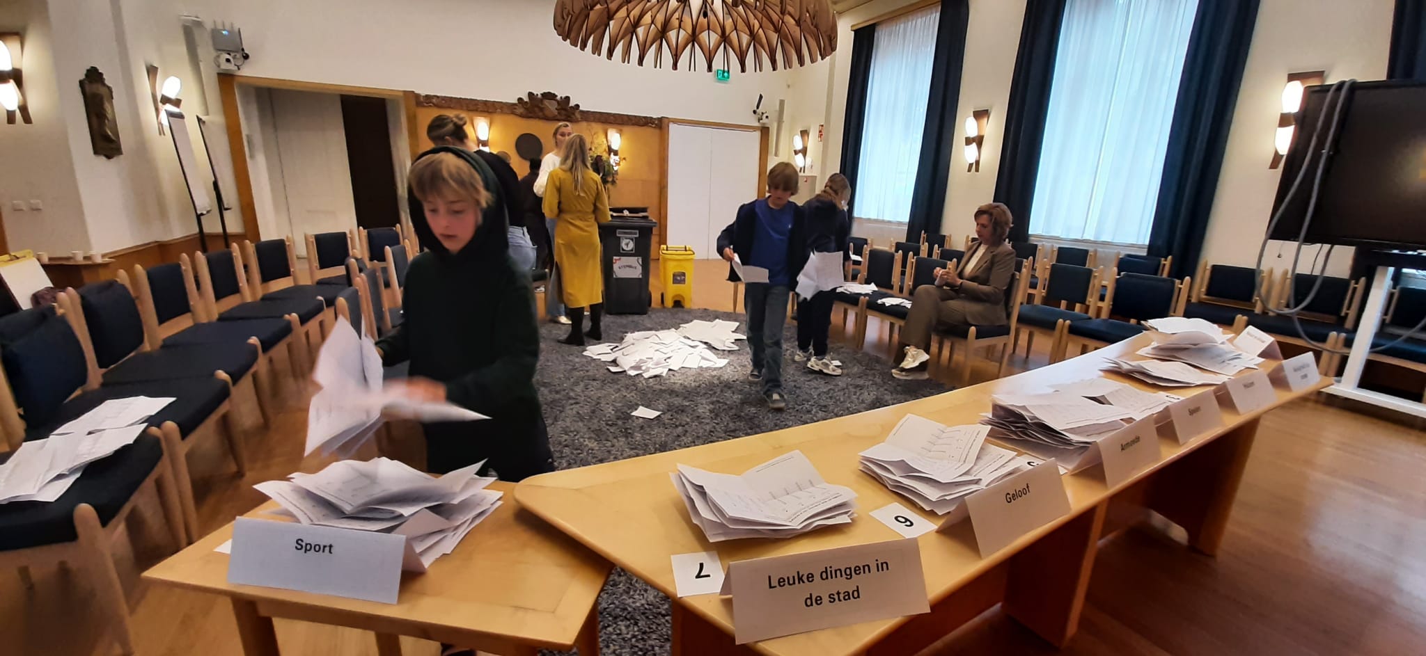 Stemmen van Utrechtse kinderen geteld in het stadhuis