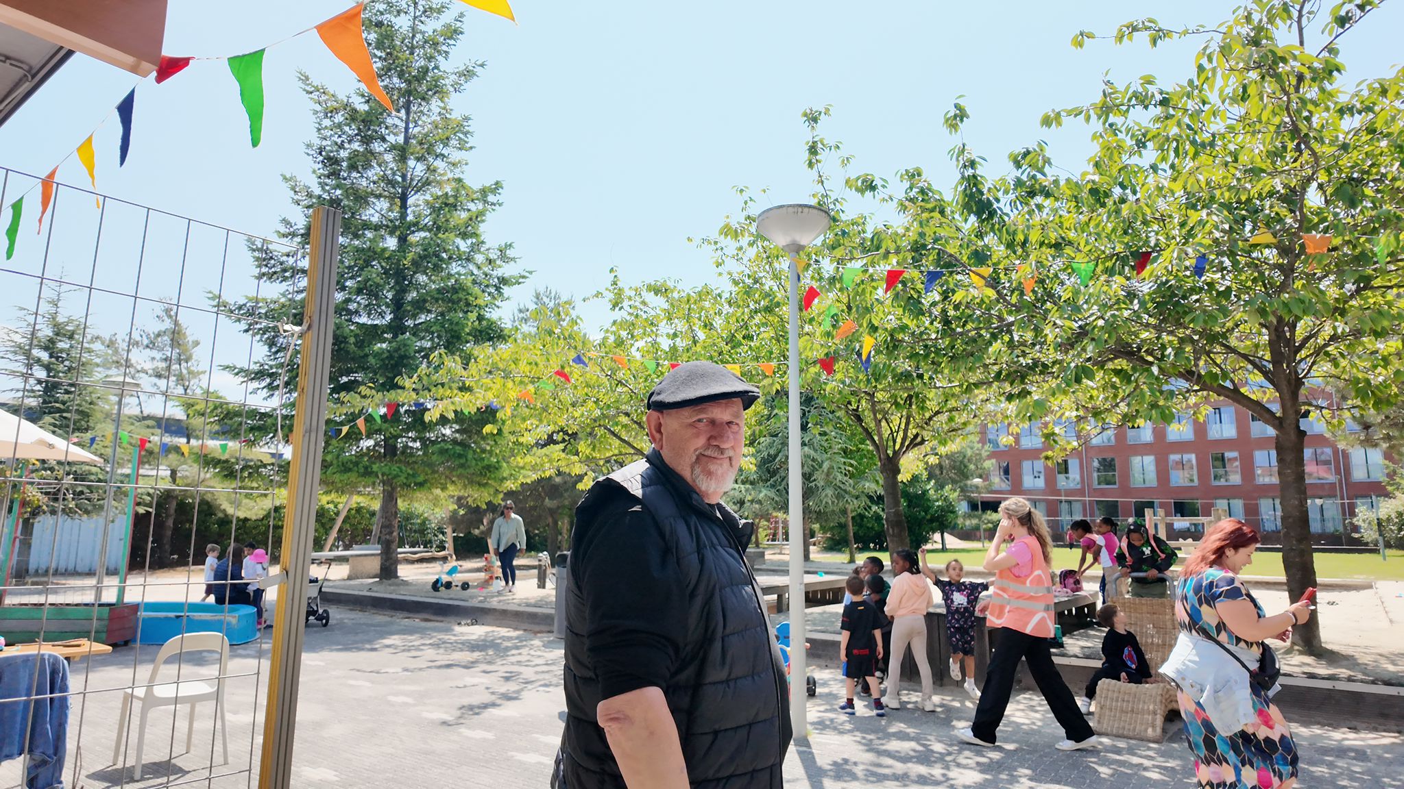 Afscheid van een icoon in Amsterdam-Centrum: Rinus Dussel is met pensioen.