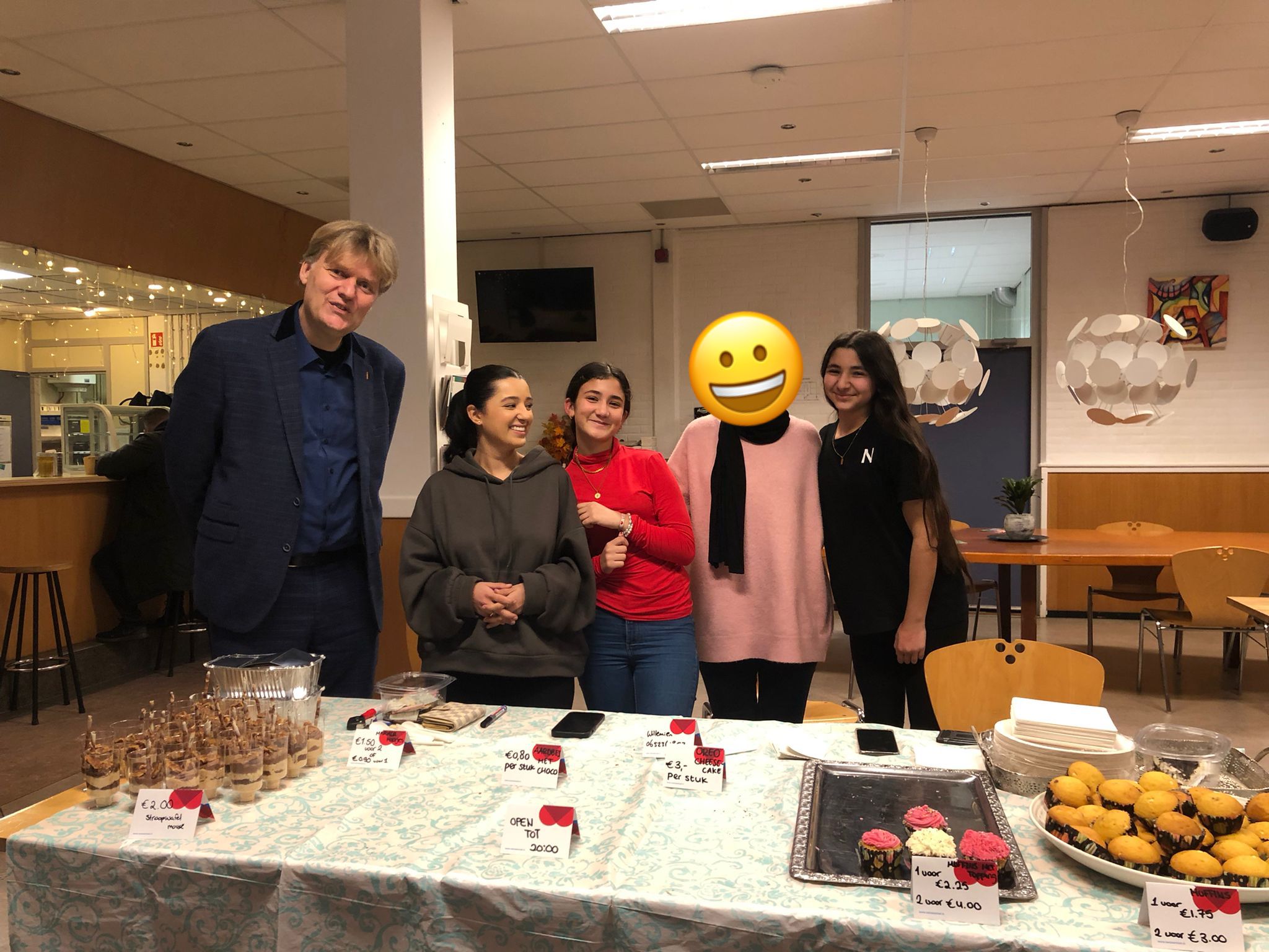 Bake sale door meidenwerkers levert mooi bedrag op!