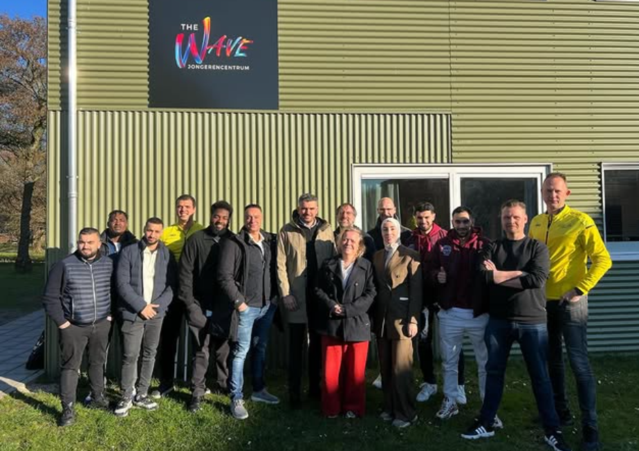 Bezoek wethouder The Wave in Amsterdam-Noord