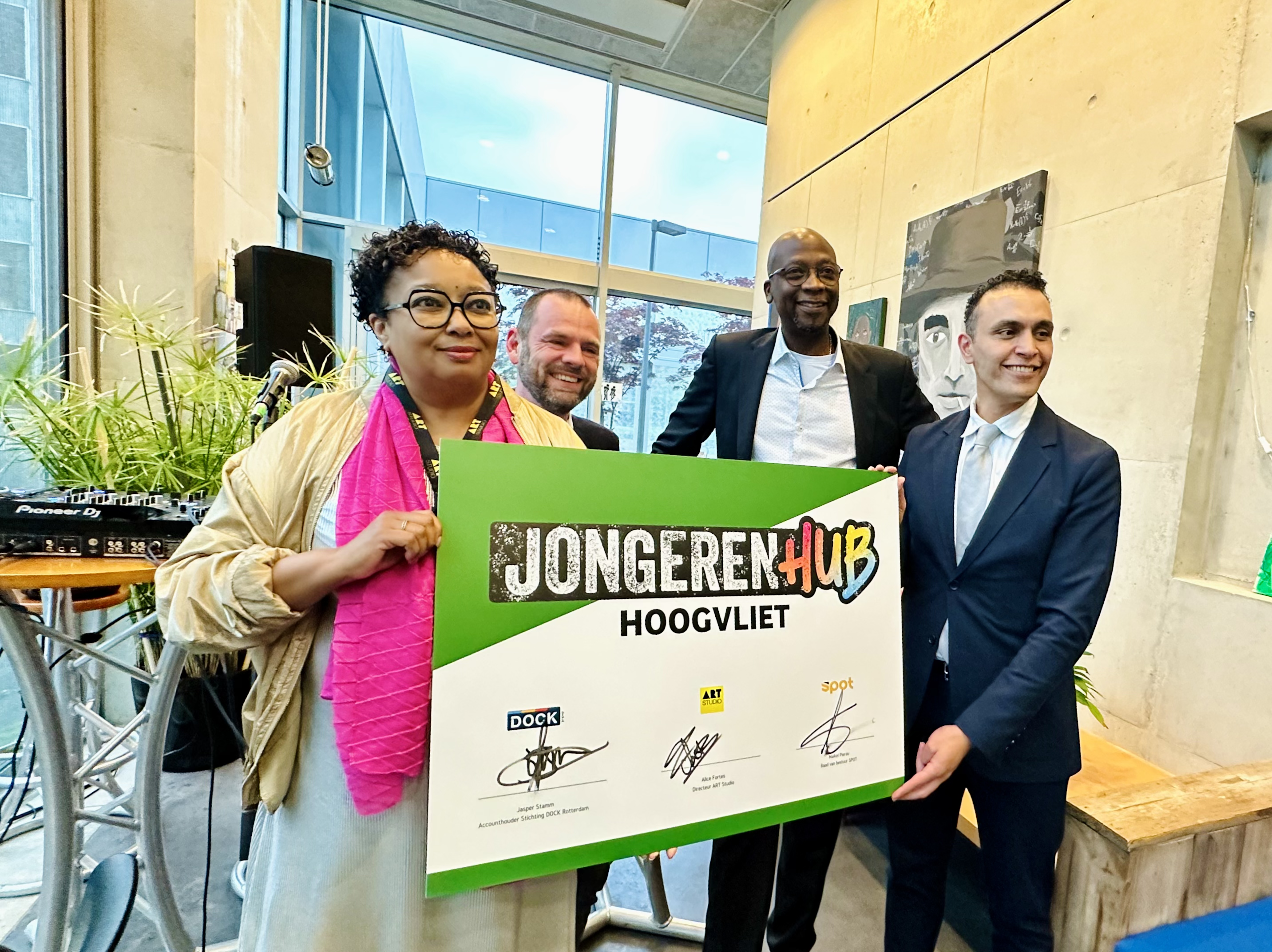 Jongerenhubs in Hoogvliet openen hun deuren op maar liefst drie locaties!
