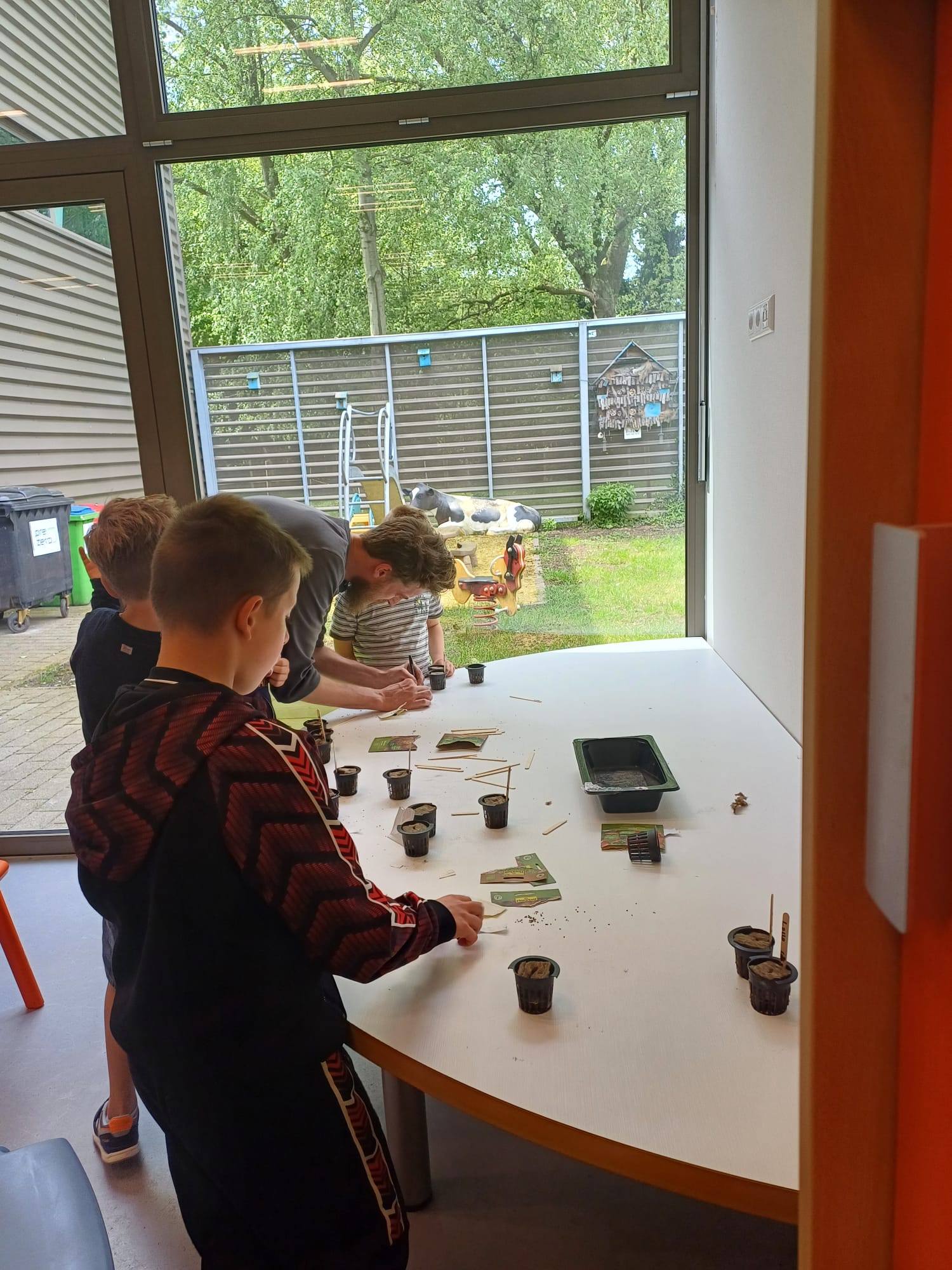 De Urban Growing en Nature Club Pernis is van start gegaan!