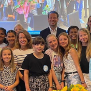 Kinderwijkraden op bezoek in raadzaal in Amsterdam-West