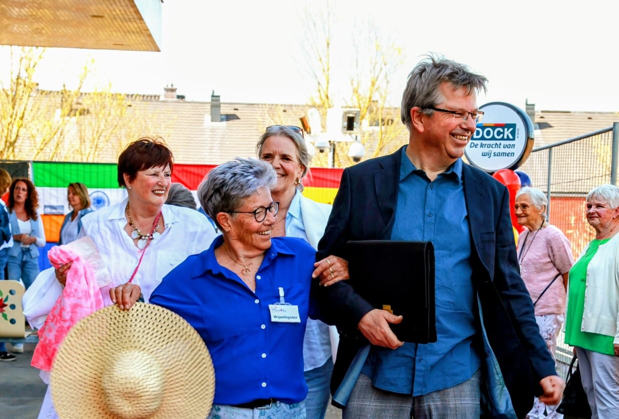 Kleurrijke opening van vernieuwde buurtcentrum in Vleuterweide